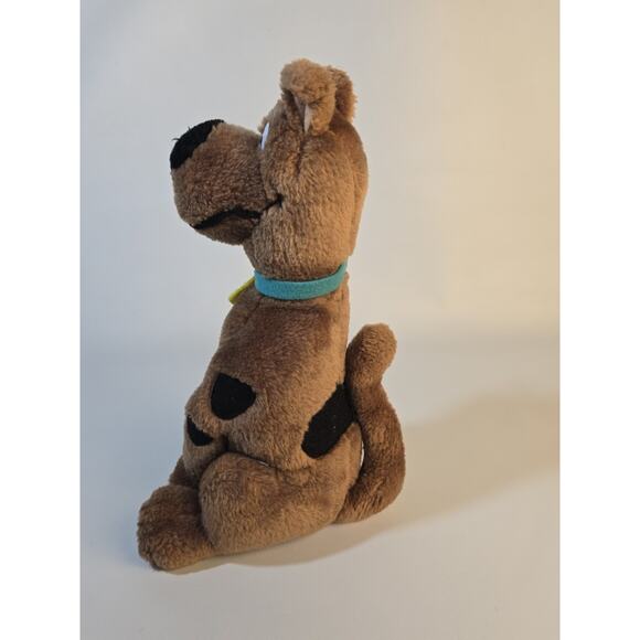 Six Flags Exclusive Scooby Doo 11” Plush Toy Sitting Stuffed Animal Felt Collar - Picture 5 of 9